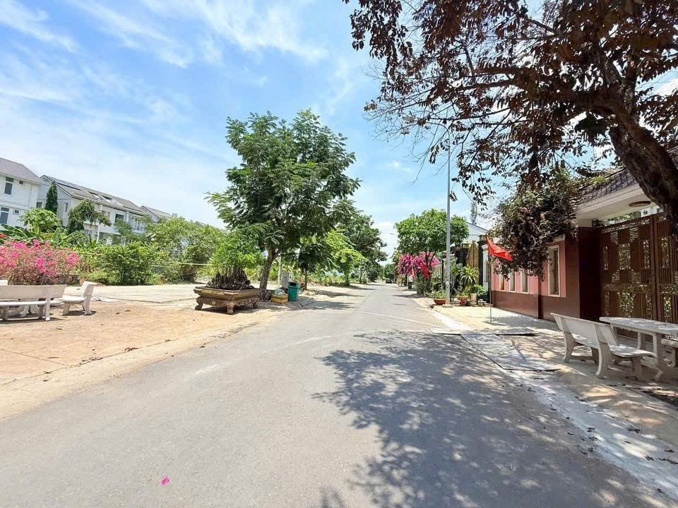 Cần bán Nhà mặt tiền Phường Phước Long B, Quận 9, Diện tích 195m², Giá 19 Tỷ