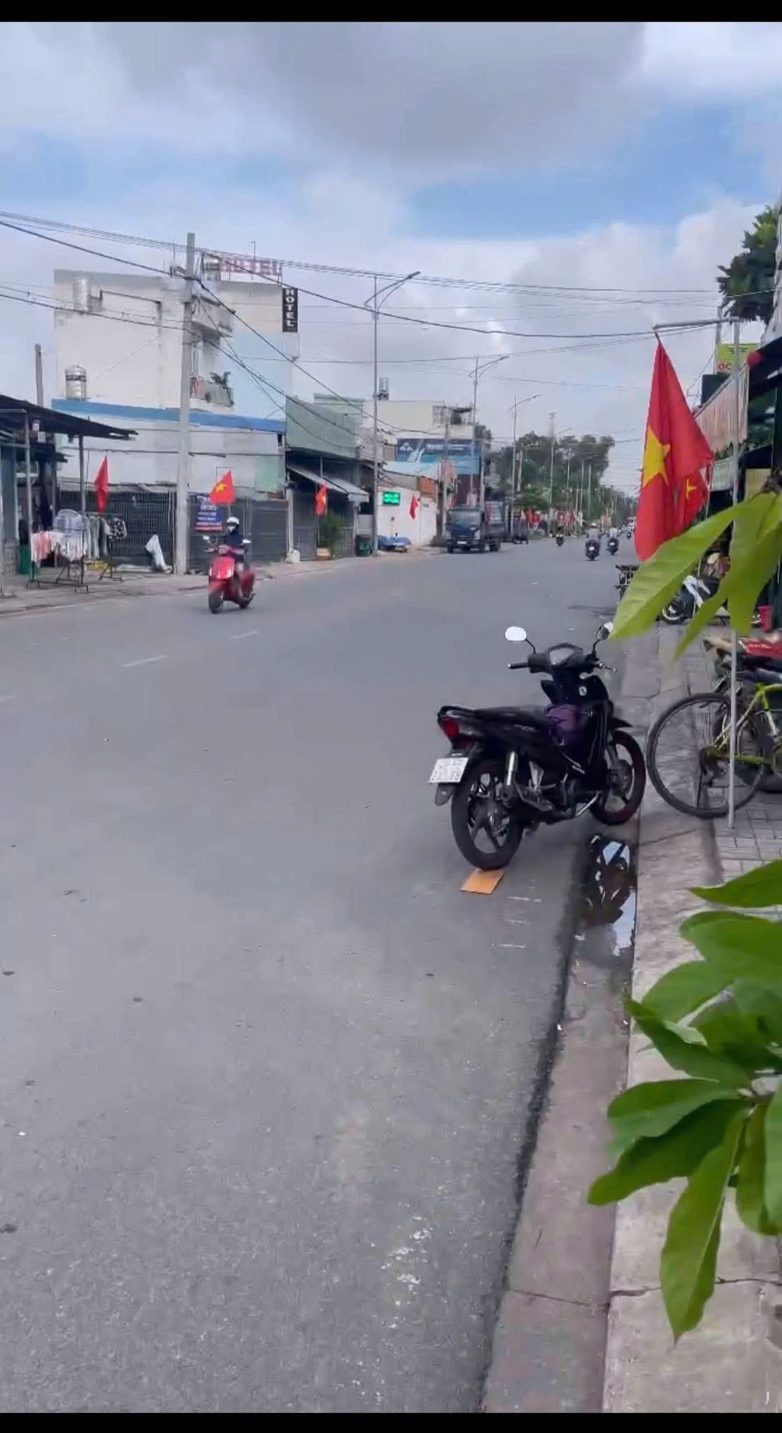 NHÀ (5x40) MẶT TIỀN TRẦN THỊ NĂM (TCH10 CŨ),  Q12 GIÁ CHỈ 19 TỶ 2