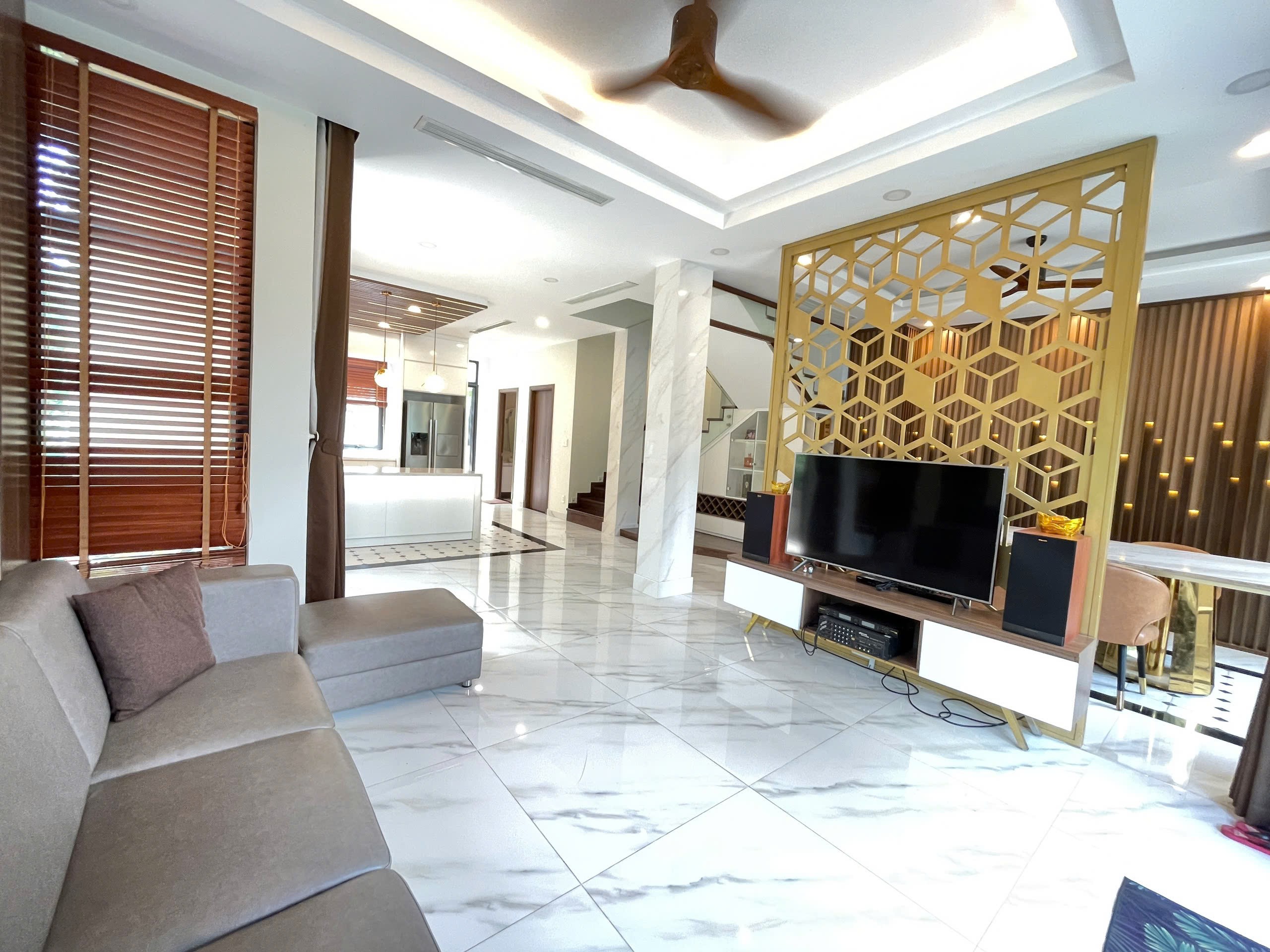 Cần bán Nhà mặt tiền Phường Phú Hữu, Quận 9, Diện tích 175m², Giá 25.5 Tỷ