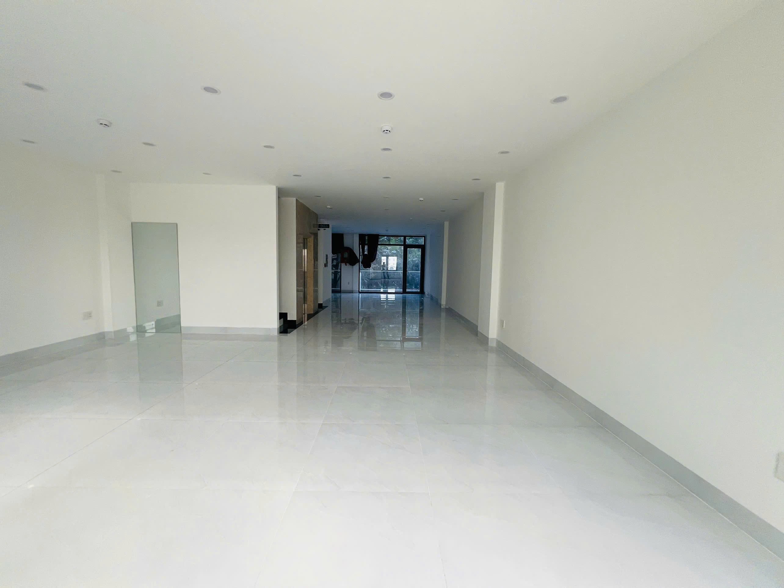 Cho thuê Nhà mặt tiền Quận 2, Hồ Chí Minh, Diện tích 150m², Giá 109 Triệu/tháng