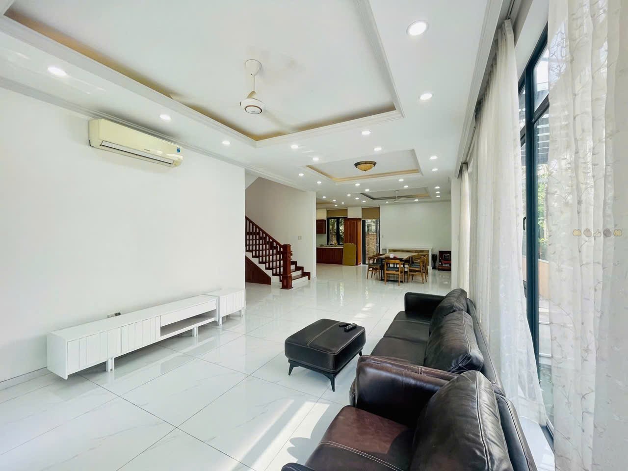 Cho thuê Biệt thự Phường Phú Hữu, Quận 9, Diện tích 230m², Giá 25 Triệu/tháng 2