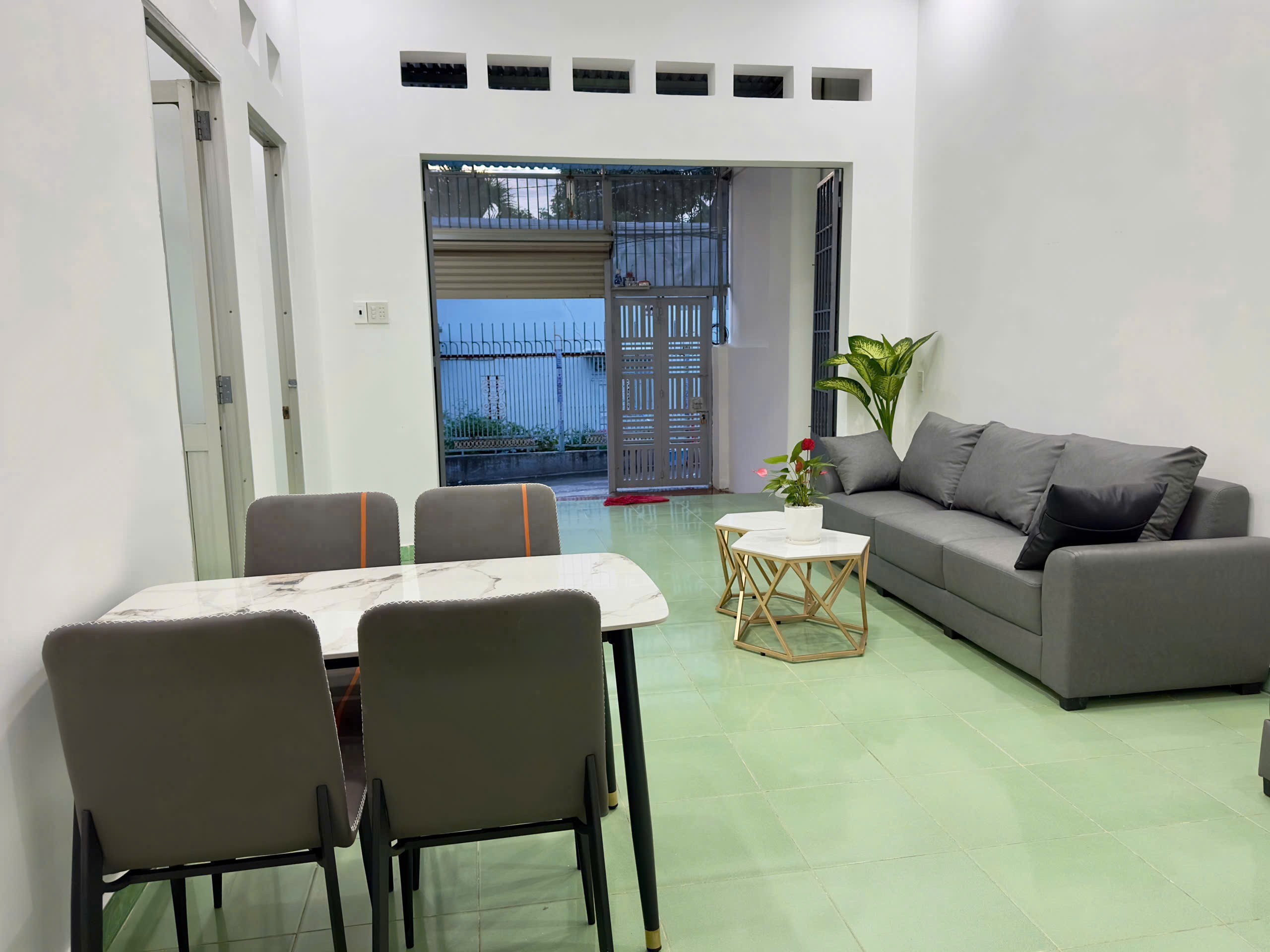 BÁN NHÀ GẦN BIỂN NGANG 7m ĐƯỜNG OTO QUAY ĐẦU TẠI BẮC NHA TRANG9+ 4