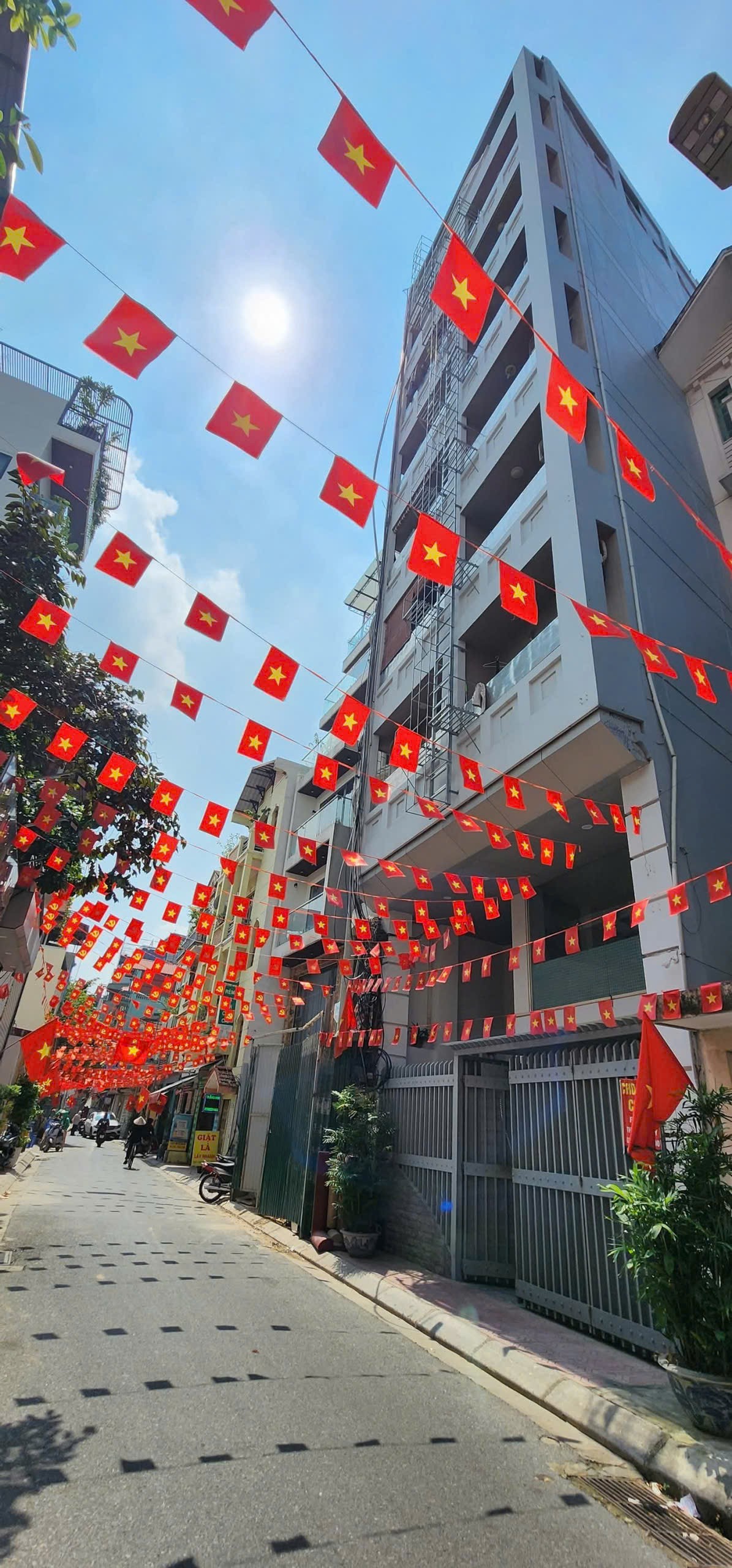 CẦN BÁN TÒA CCMN CAO CẤP TẠI LONG BIÊN 2