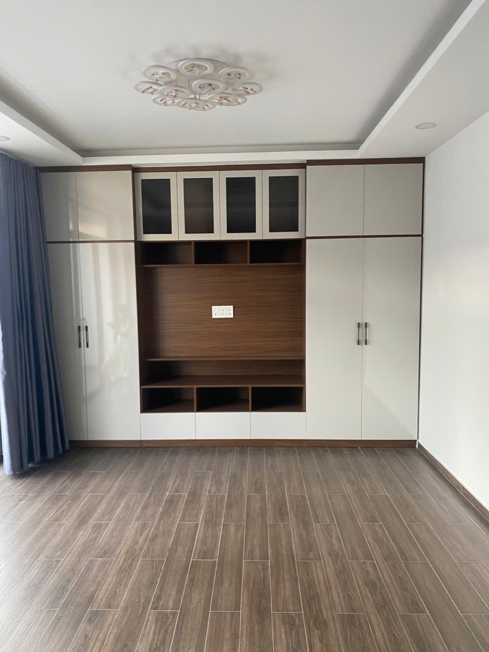 Nhà Mới Siêu To Ngang 8.50 - 4 Tầng - Siêu Rẻ - 7 tỷ 6 5