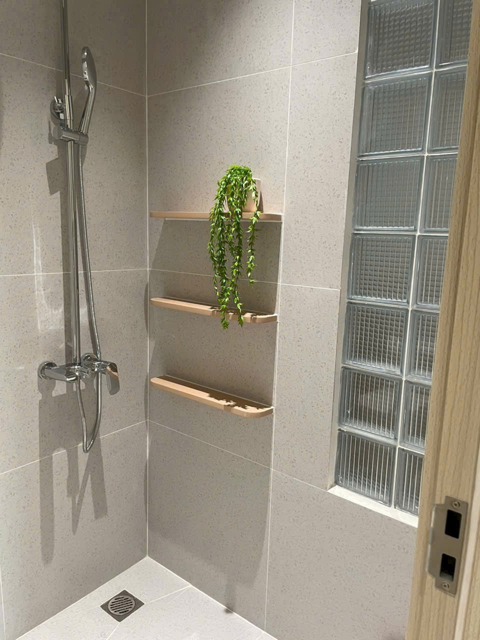 Nhà mới xây Hương Lộ 2, Bình trị Đông A dt 61m2 2 lầu 5pn 5wc giá 6,48 tỷ 9