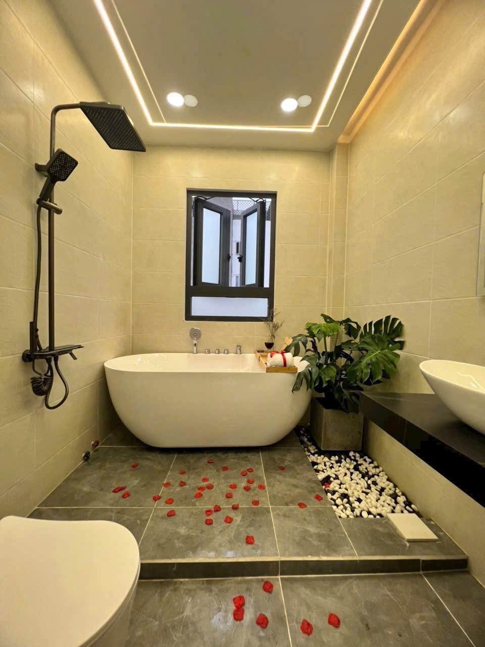 Nhà đẹp full nội thất 1/ Hương Lộ 2, Bình Trị Đông dt 40m2 2 lầu 3pn 3wc giá 4,8 tỷ 2