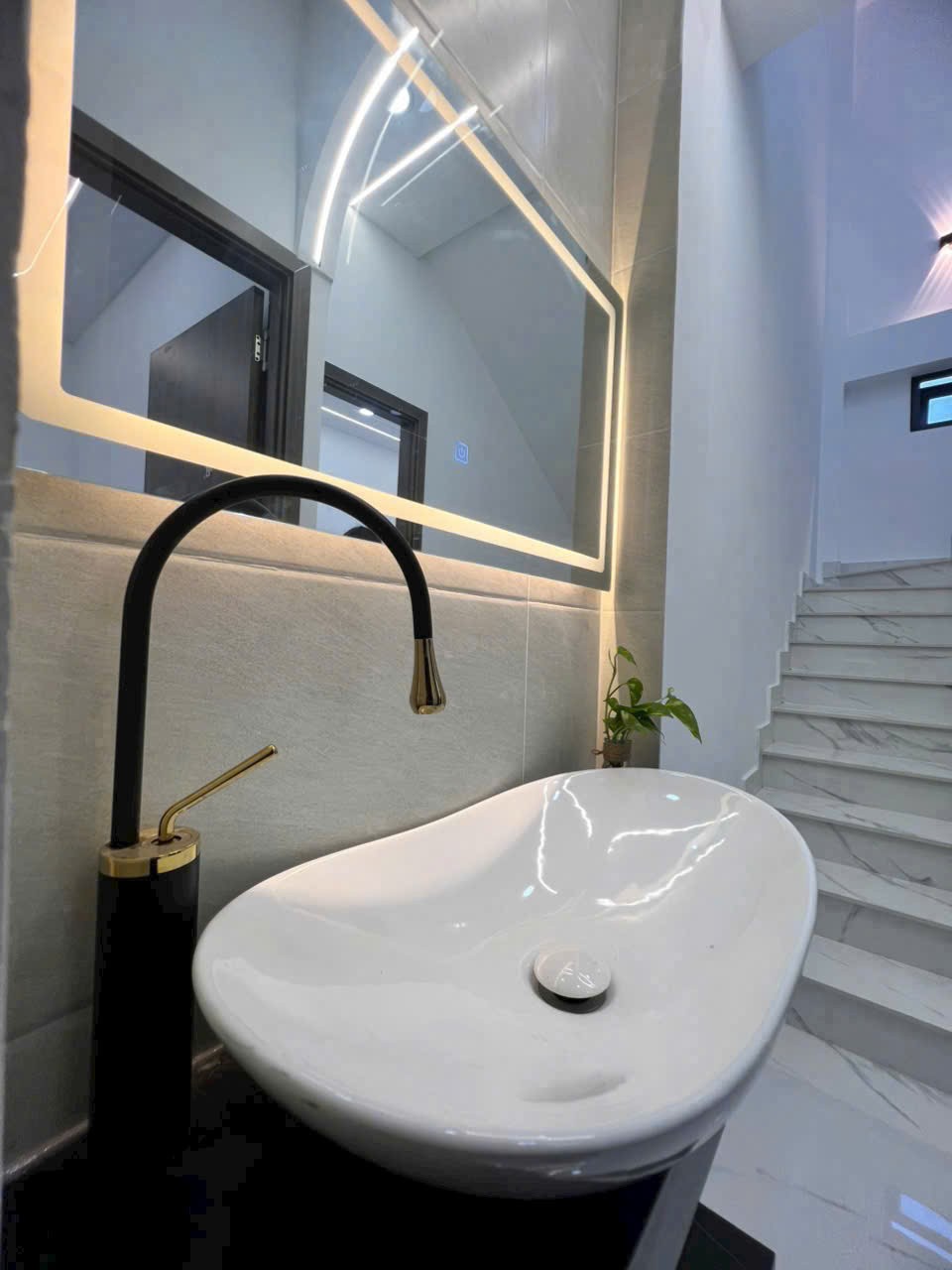 Nhà đẹp full nội thất 1/ Hương Lộ 2, Bình Trị Đông dt 40m2 2 lầu 3pn 3wc giá 4,8 tỷ 5