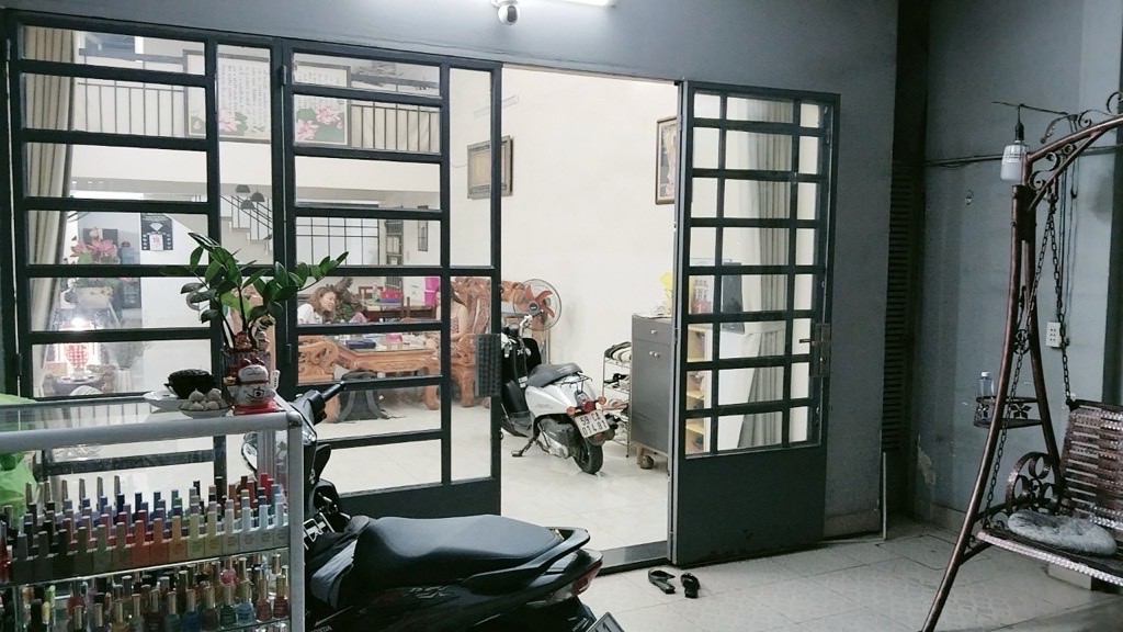 BÁN NHÀ ĐƯỜNG XÓM CHIẾU MẶT TIỀN KINH DOANH SẦM UẤT- THÔNG RA HOÀNG DIỆU GẦN TRƯỜNG ĐẠI HỌC NGUYỄN 2