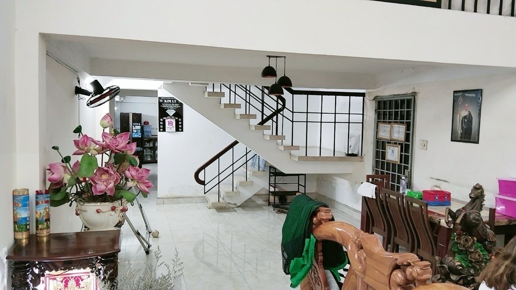 BÁN NHÀ ĐƯỜNG XÓM CHIẾU MẶT TIỀN KINH DOANH SẦM UẤT- THÔNG RA HOÀNG DIỆU GẦN TRƯỜNG ĐẠI HỌC NGUYỄN 3