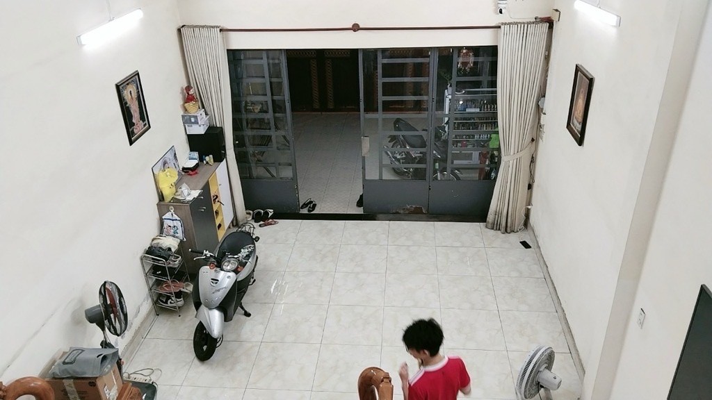 BÁN NHÀ ĐƯỜNG XÓM CHIẾU MẶT TIỀN KINH DOANH SẦM UẤT- THÔNG RA HOÀNG DIỆU GẦN TRƯỜNG ĐẠI HỌC NGUYỄN 4