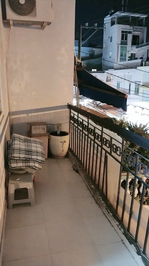 BÁN NHÀ ĐƯỜNG XÓM CHIẾU MẶT TIỀN KINH DOANH SẦM UẤT- THÔNG RA HOÀNG DIỆU GẦN TRƯỜNG ĐẠI HỌC NGUYỄN 5