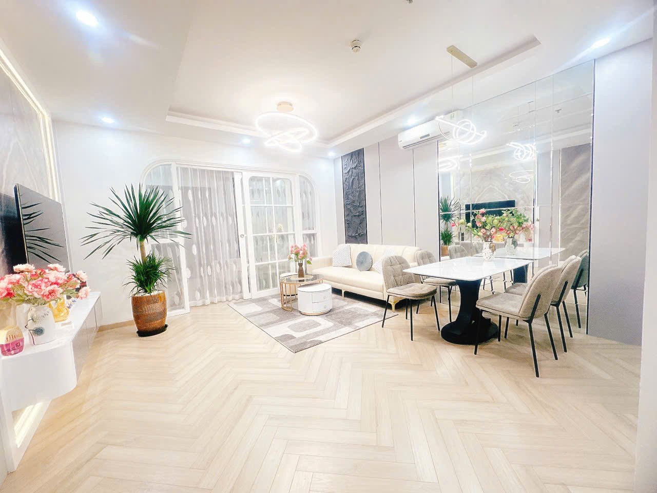 Chính chủ bán căn 1PN dt 53m2 bc Nam View thoáng tại T8 Times city gia bán 6,25 tỷ full đồ như ảnh 2