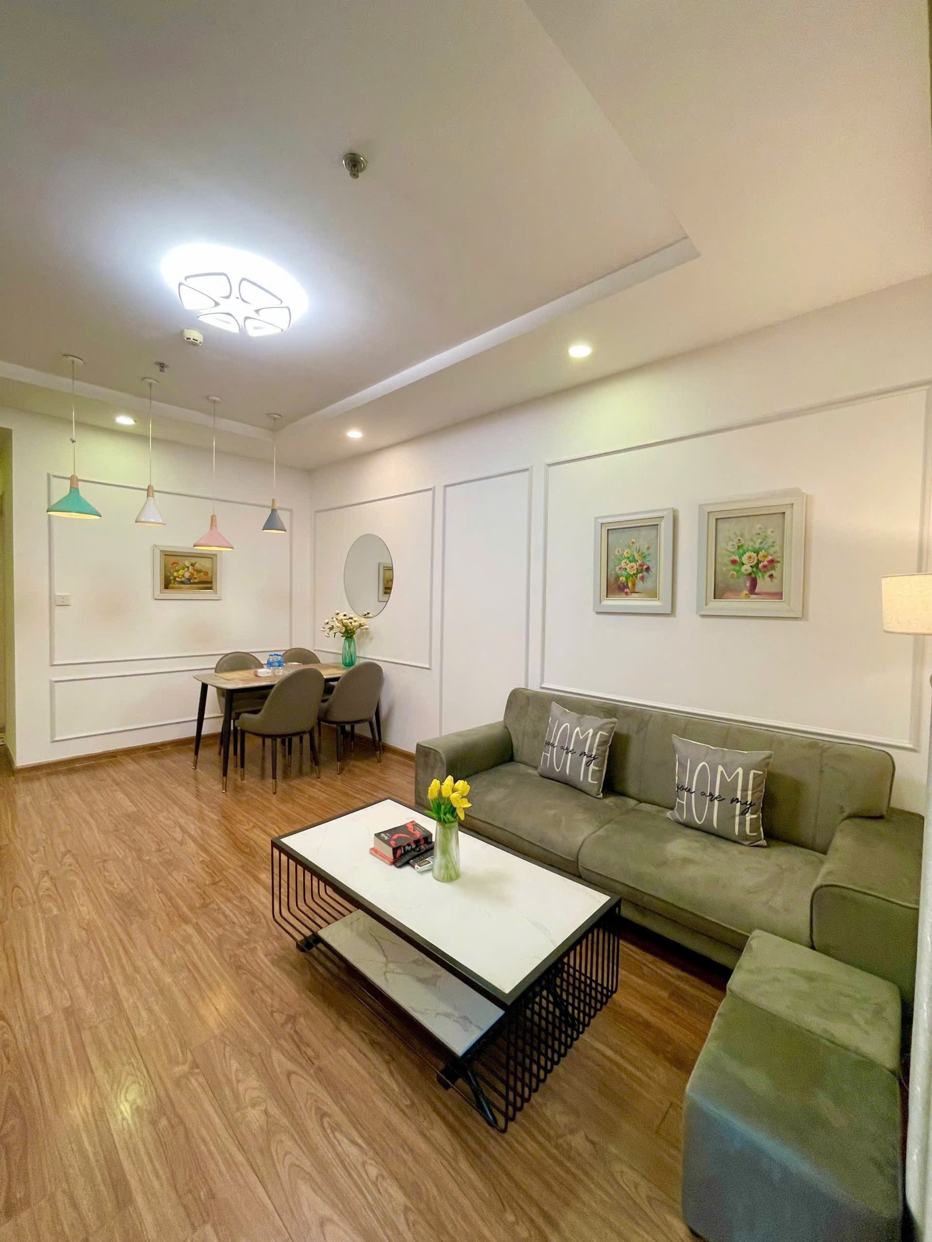 Chính chủ bán căn 2PN diện tích 76m2 ban công nam view thoáng đẹp nhà mới như ảnh giá bán 9 tỷ tai 2