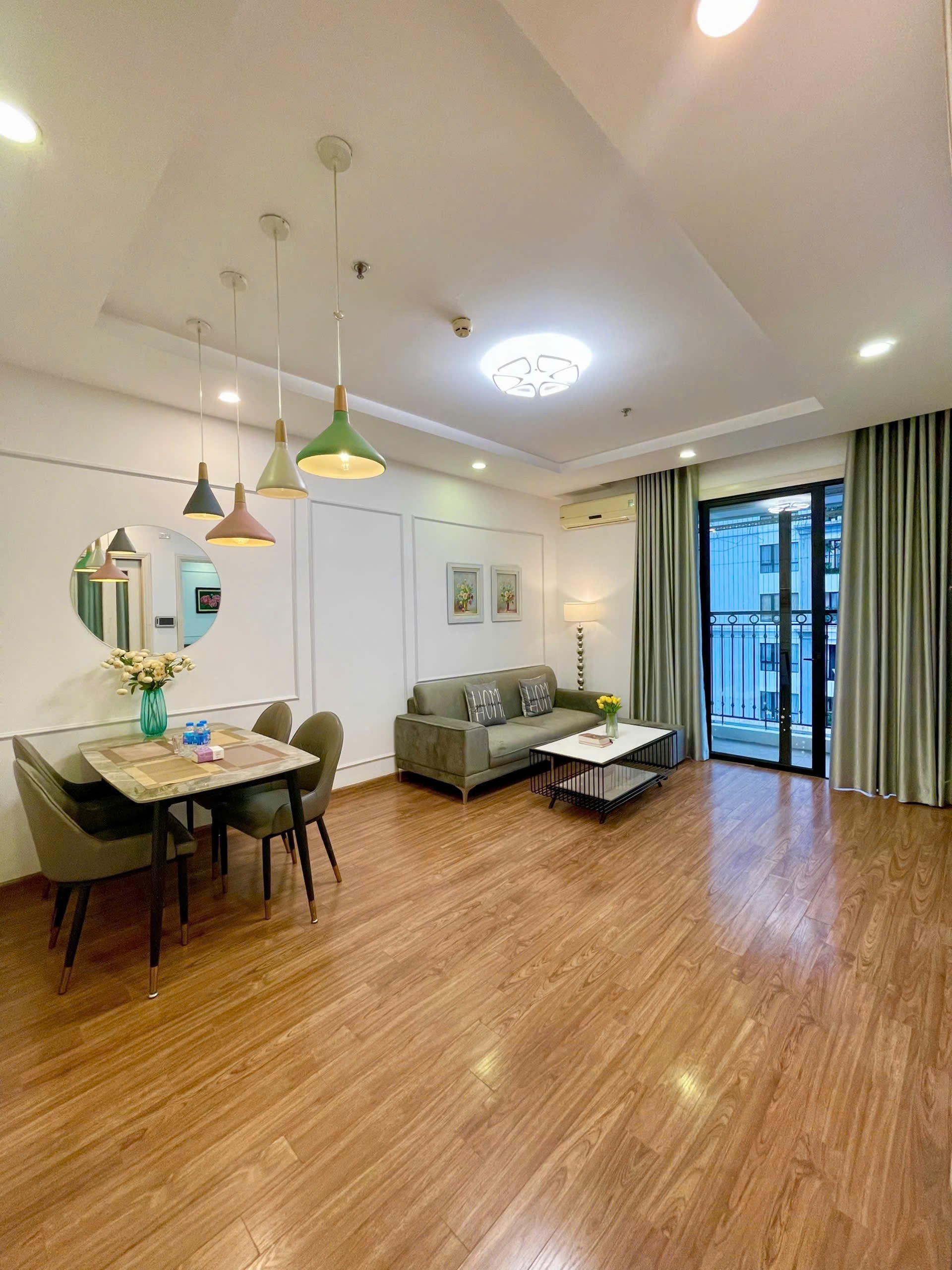 Chính chủ bán căn 2PN diện tích 76m2 ban công nam view thoáng đẹp nhà mới như ảnh giá bán 9 tỷ tai 4