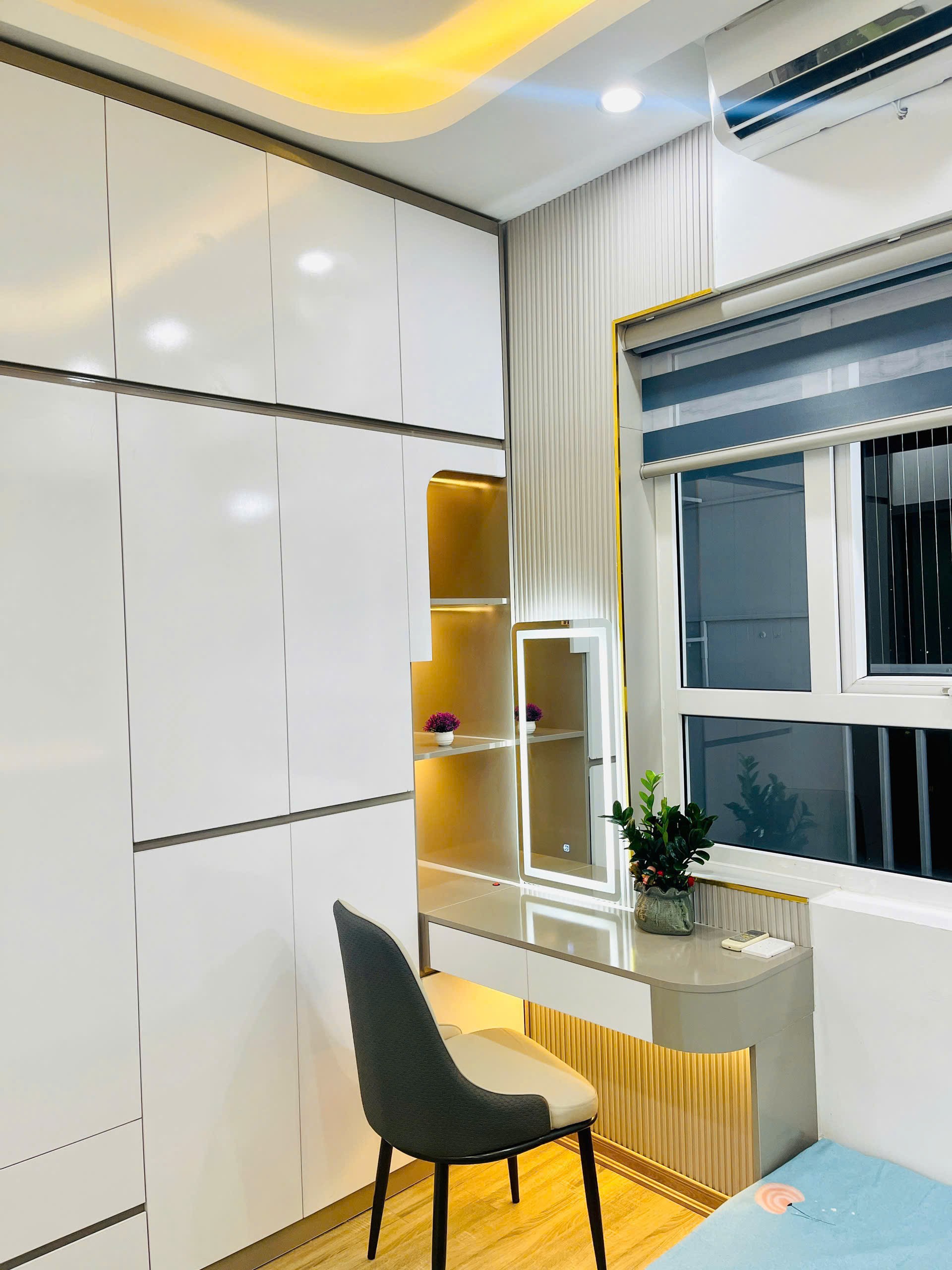 Cần bán căn hộ full đồ mới 100%, ban công đông nam, view hồ, chung cư  Thanh Hà 3