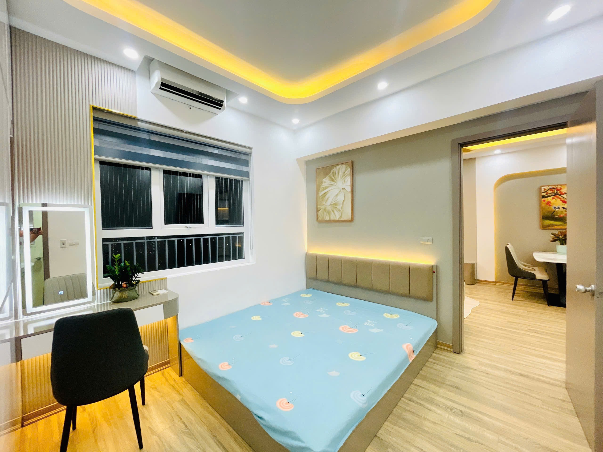 Cần bán căn hộ full đồ mới 100%, ban công đông nam, view hồ, chung cư  Thanh Hà 4