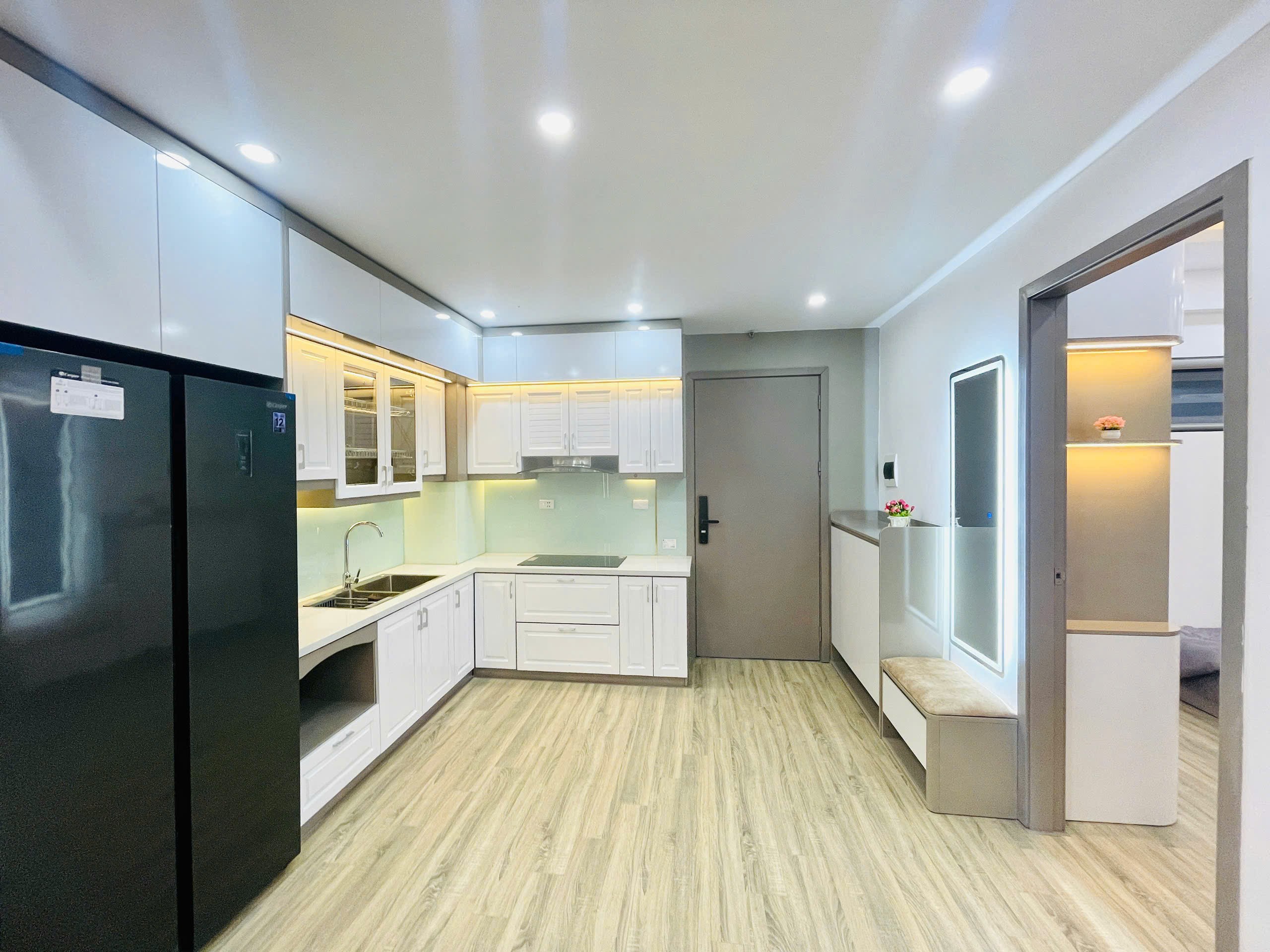 Cần bán căn hộ full đồ mới 100%, ban công đông nam, view hồ, chung cư  Thanh Hà 6