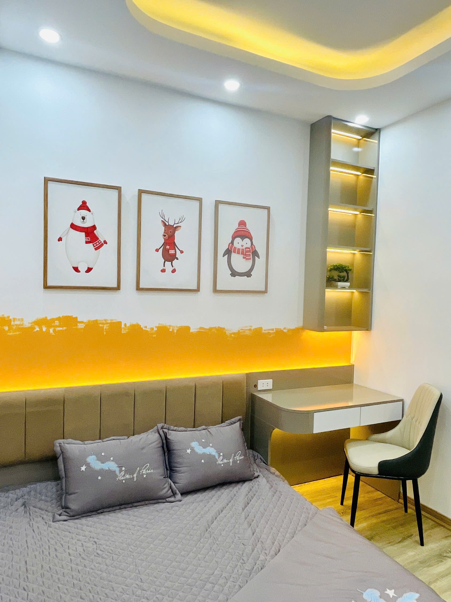 Cần bán căn hộ full đồ mới 100%, ban công đông nam, view hồ, chung cư  Thanh Hà 13