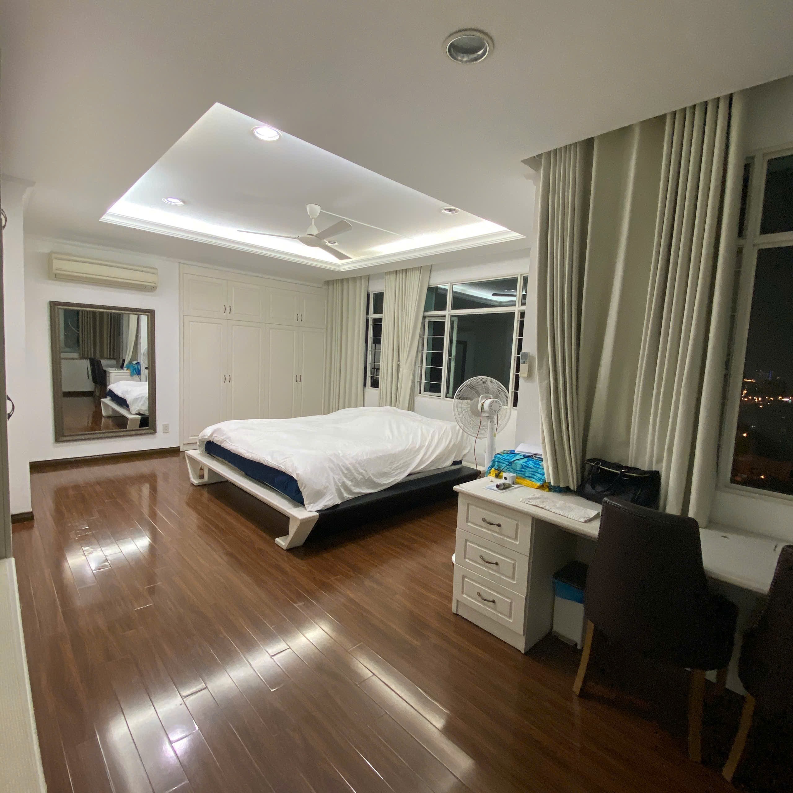 Cho thuê Căn hộ chung cư Quận 5, Hồ Chí Minh, Diện tích 300m², Giá Thương lượng 9