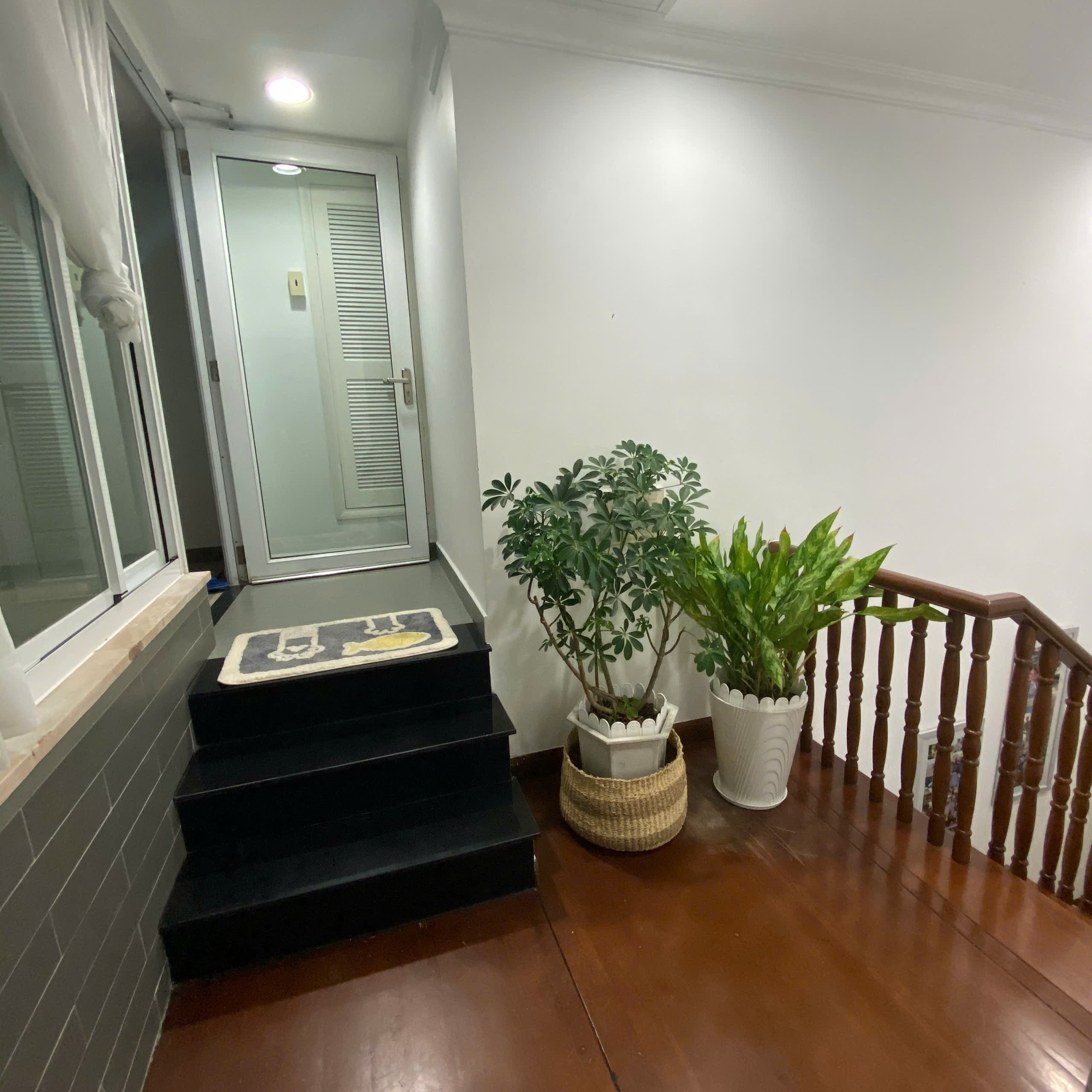 Cho thuê Căn hộ chung cư Quận 5, Hồ Chí Minh, Diện tích 300m², Giá Thương lượng 11