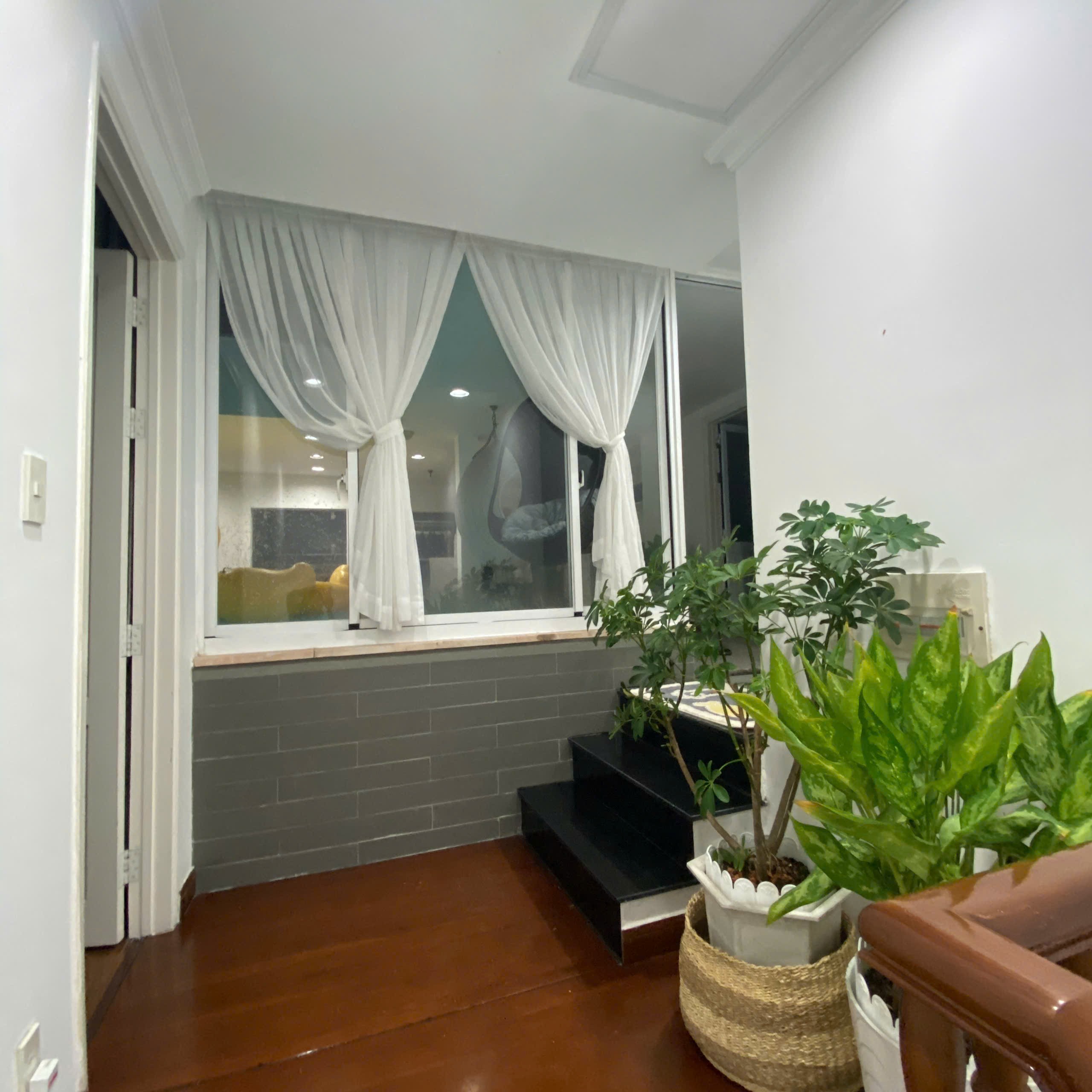 Cho thuê Căn hộ chung cư Quận 5, Hồ Chí Minh, Diện tích 300m², Giá Thương lượng 10