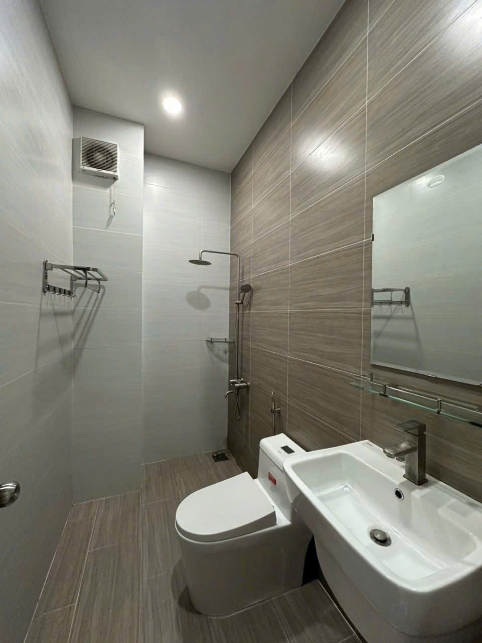 Nhà hẻm Gò Xoài, Bình Hưng Hòa A dt 64m2 2 lầu 5pn 5wc giá 7,4 tỷ 9