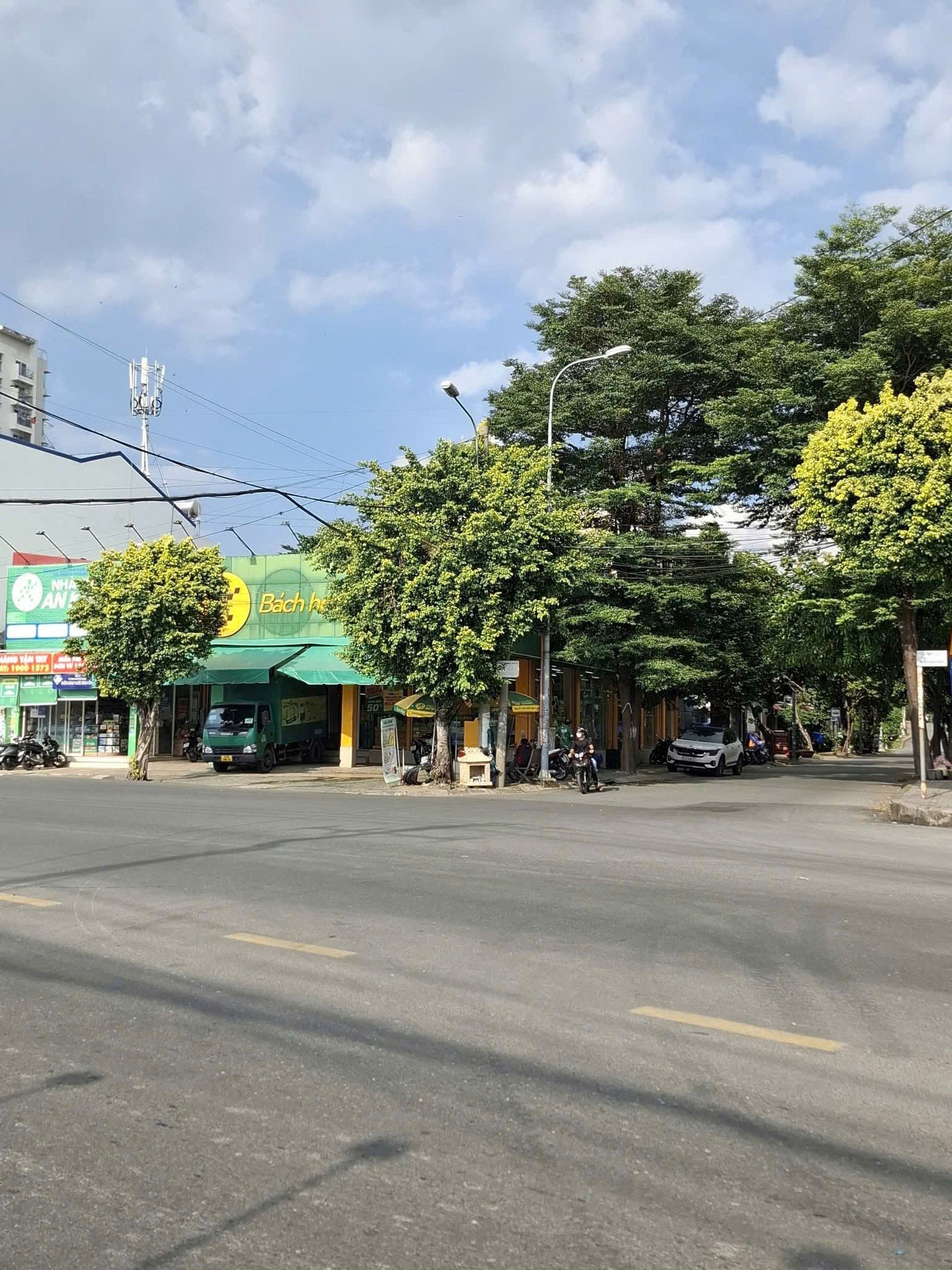 Cần bán Nhà mặt tiền Phường Phước Long B, Quận 9, Diện tích 136m², Giá 20.7 Tỷ 7