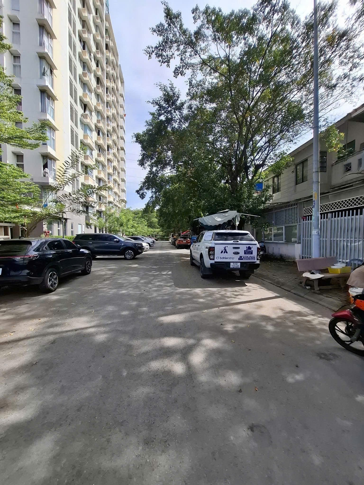 Cần bán Nhà mặt tiền Phường Phước Long B, Quận 9, Diện tích 136m², Giá 20.7 Tỷ 6