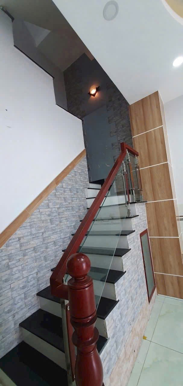 Nhà hẻm Liên Khu 4-5, dt 40,8m2 3 lầu 4pn 4wc , sân thượng hẻm rộng giá 4,8 tỷ ( hướng Nam) 2
