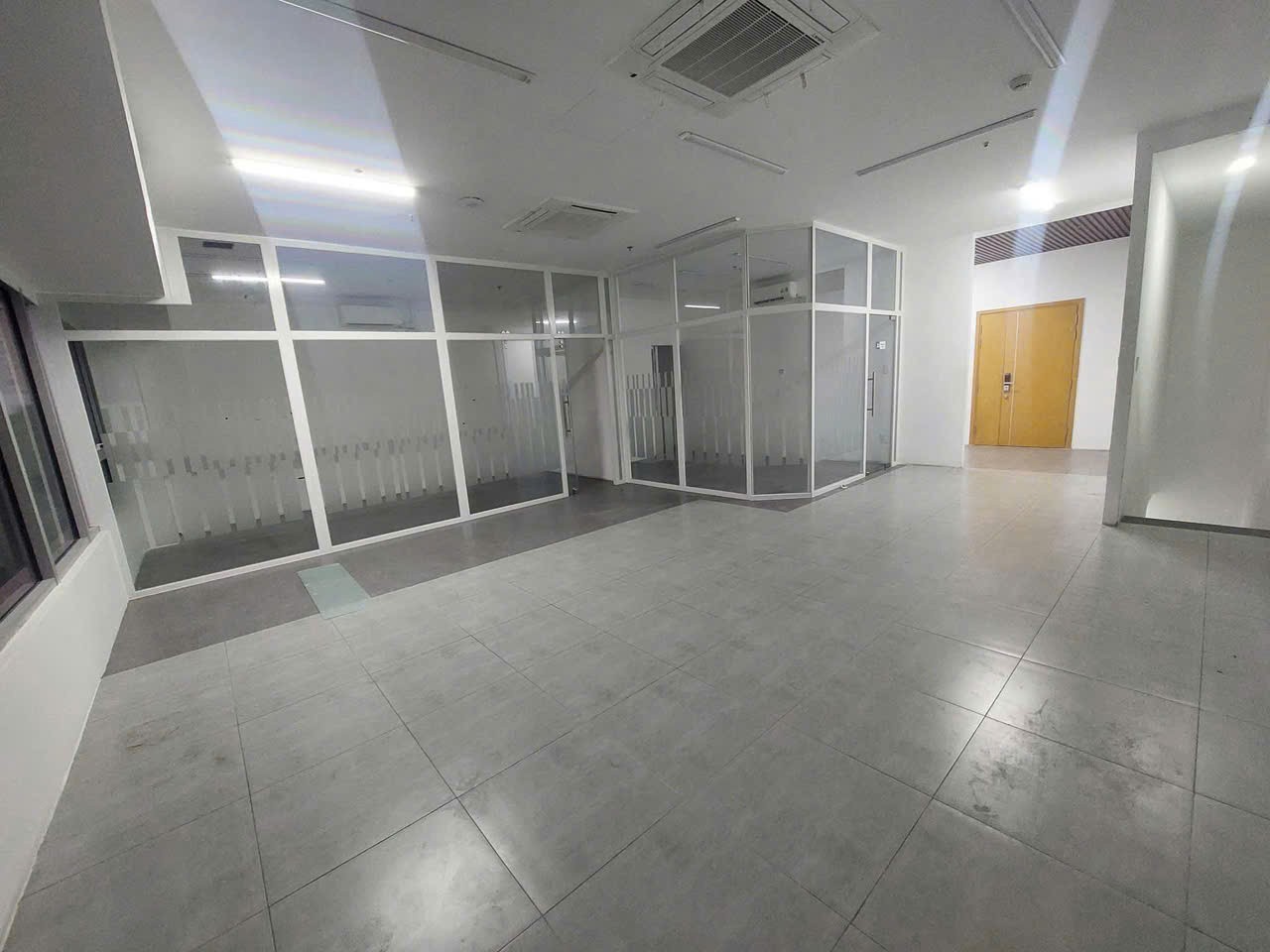 Cho thuê Nhà mặt tiền Quận 2, Hồ Chí Minh, Diện tích 330m², Giá Thương lượng