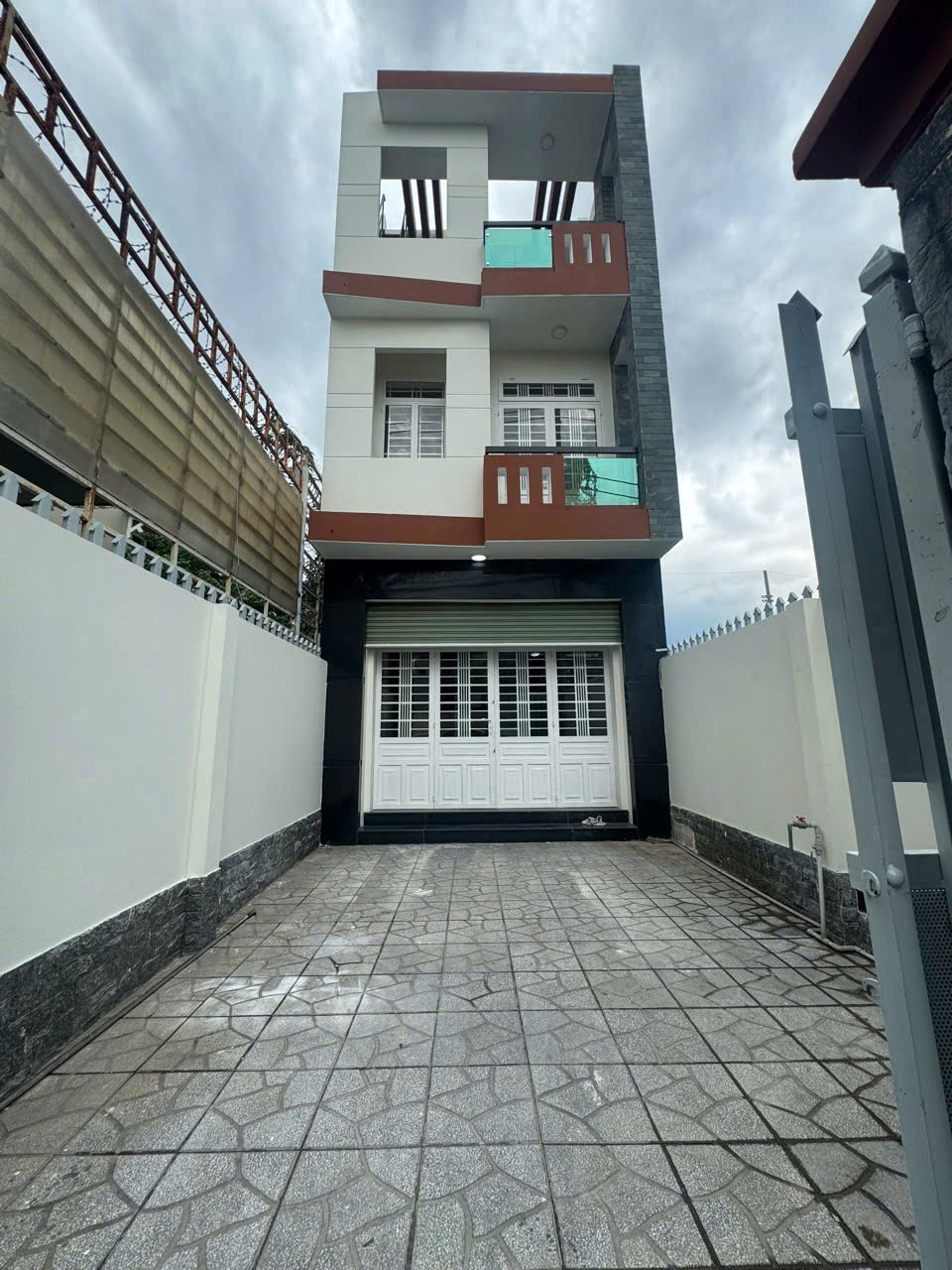 Cần bán Nhà mặt tiền đường 7, Phường Long Trường, Diện tích 94m², Giá Thương lượng 3