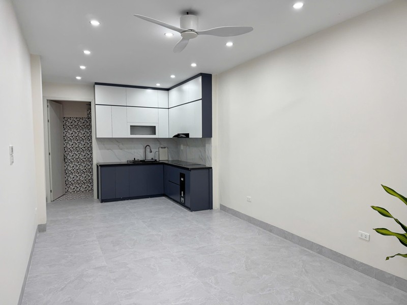 Bán 69m2 nhà 4 tầng, thang máy, 5PN sát chợ Diêm Gỗ, Việt Hưng. Chỗ đỗ xe miễn phí 11