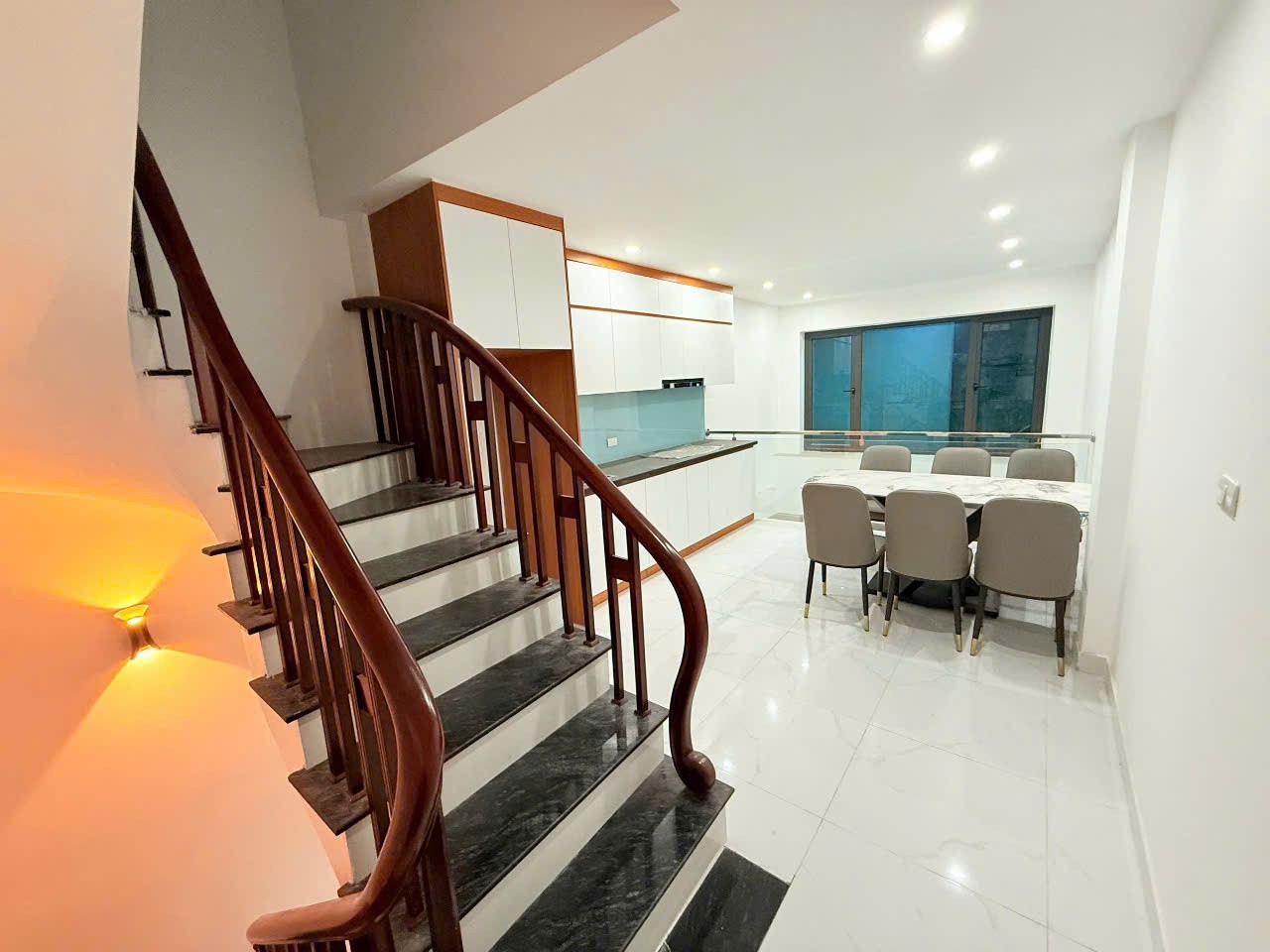 Nhà mới ở luôn 5 Tầng  full nội thất -Ô tô đỗ cổng – Ngõ thông Kẻ Tạnh, Long Biên – Giá 6.5 tỷ. 5