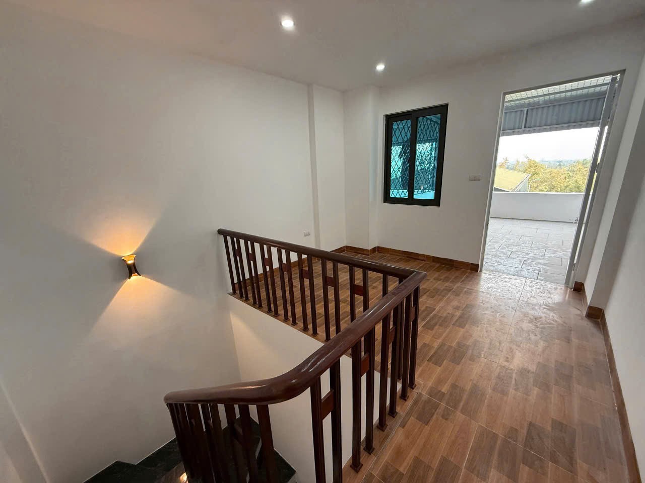 Nhà mới ở luôn 5 Tầng  full nội thất -Ô tô đỗ cổng – Ngõ thông Kẻ Tạnh, Long Biên – Giá 6.5 tỷ. 4