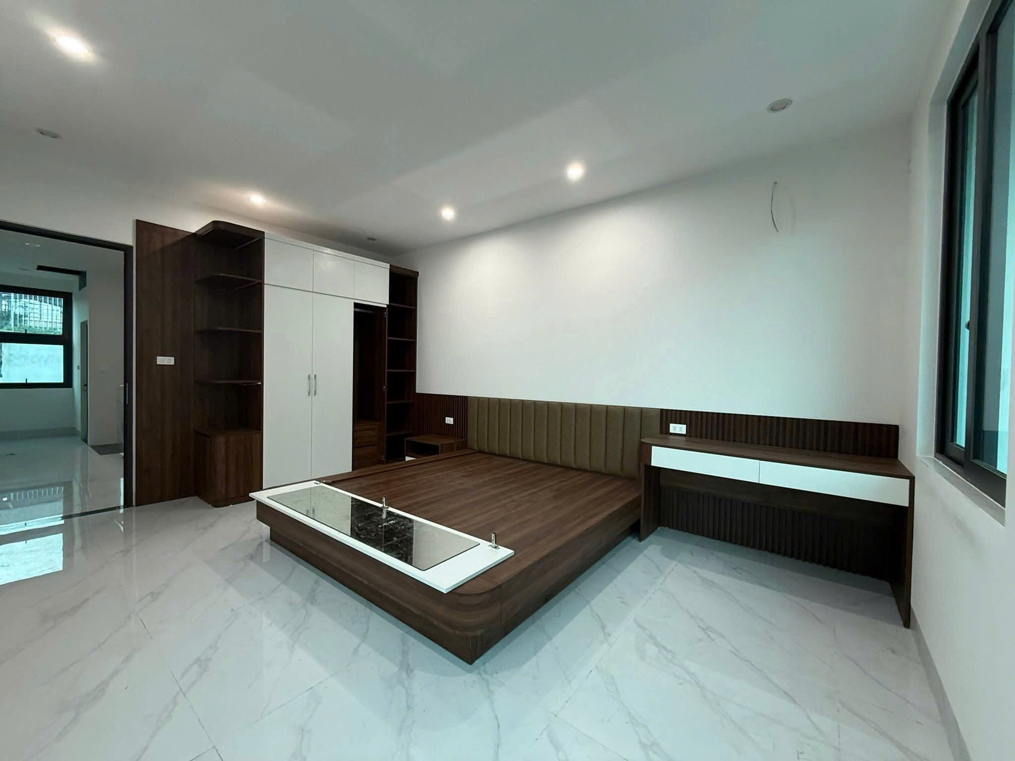 BÁN NHÀ TRUNG TÂM LONG BIÊN - GIÁ ĐẦU TƯ 2