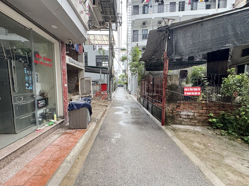 Cần bán 61m2 nhà 2 tầng cách 10m ra mặt ngõ 103 Ngô Xuân Quảng. Xung quanh bạt ngàn tiện ích 4