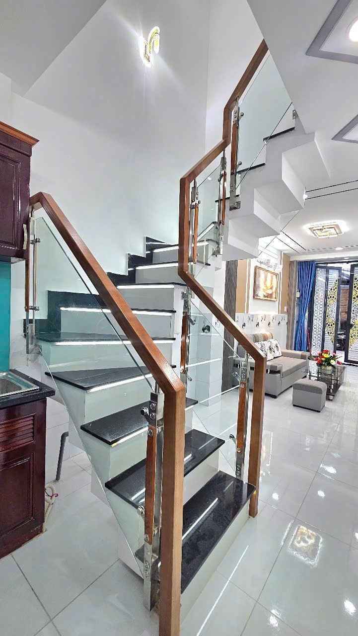 Nhà hẻm giá rẻ hẻm đường số 12, Bình Hưng Hòa dt 21m2 1 lầu 2pn,2wc giá 2,79 tỷ 2