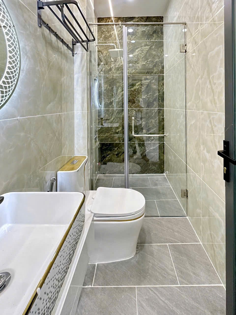 Nhà đẹp / Mã Lò, Bình Trị Đông A dt 52m2 2 lầu ,5pn, 5wc , sân thượng giá 8,6 tỷ 5