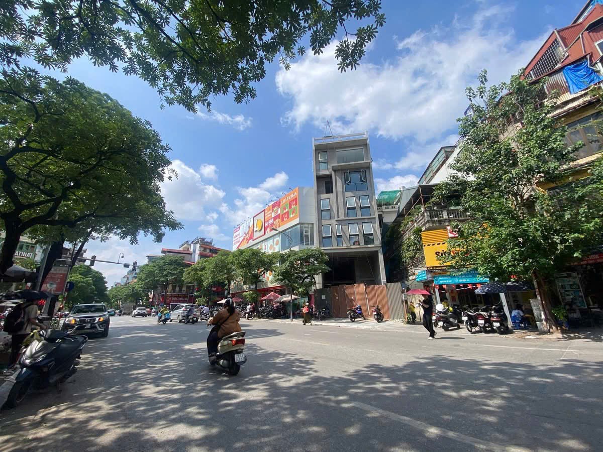 Gía Hợp Lý ! Phố Lê Thanh Nghị 125m2 MT 6.6M lô Góc 2 Mặt Thoáng 65 Tỷ