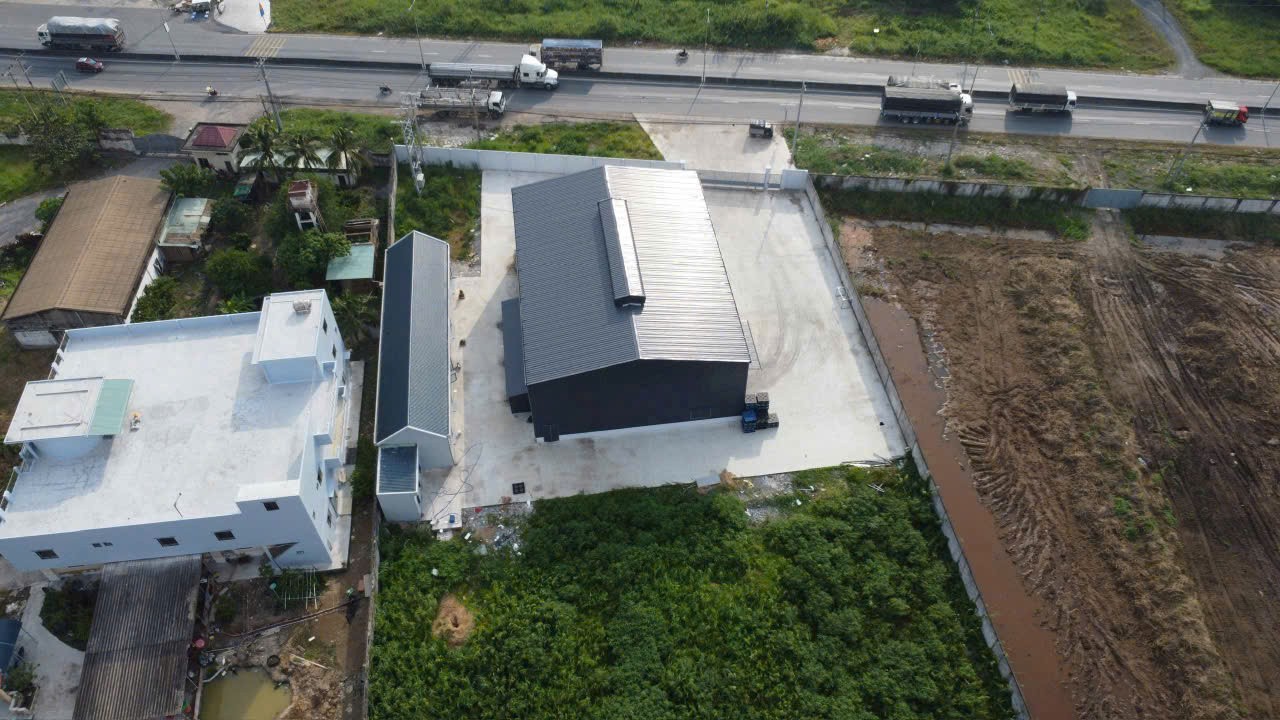 Đất mặt tiền TL 824, xã Lương Bình tdt 9800m2 ( 800m2 thổ + kho 560m2 + văn phòng 200m2) giá 50 tỷ 5