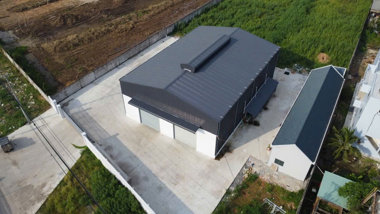 Đất mặt tiền TL 824, xã Lương Bình tdt 9800m2 ( 800m2 thổ + kho 560m2 + văn phòng 200m2) giá 50 tỷ 6