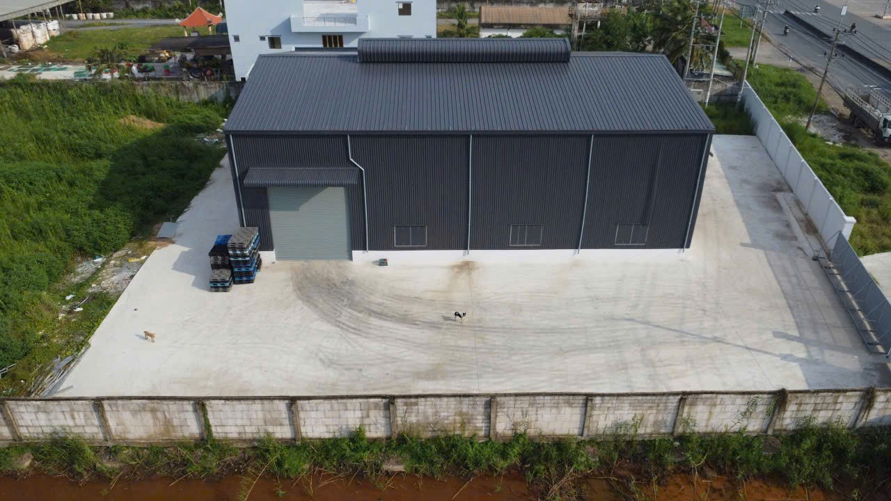 Đất mặt tiền TL 824, xã Lương Bình tdt 9800m2 ( 800m2 thổ + kho 560m2 + văn phòng 200m2) giá 50 tỷ 7
