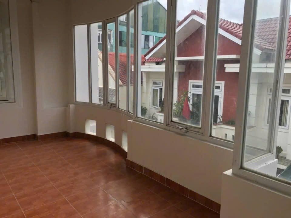 Cho thuê nhà nguyên căn 3 tầng 4 phòng ngủ gần chợ Ngô Quyền Phường 6 Đà Lạt giá 15tr 3