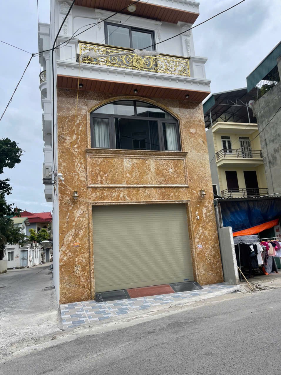 NHÀ MẶT PHỐ Ô TÔ ĐỖ CỔNG- VÀO NHÀ Nguyễn Văn Linh 63m2 X 6 Tầng  12.2 tỷ Long Biên Hà Nội .