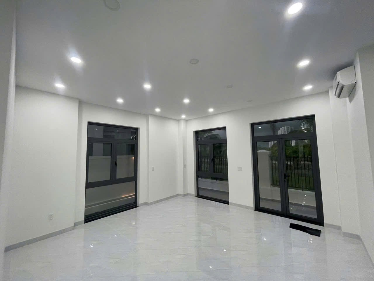 Cho thuê Biệt thự Quận 9, Hồ Chí Minh, Diện tích 250m², Giá 045 Triệu/tháng 5