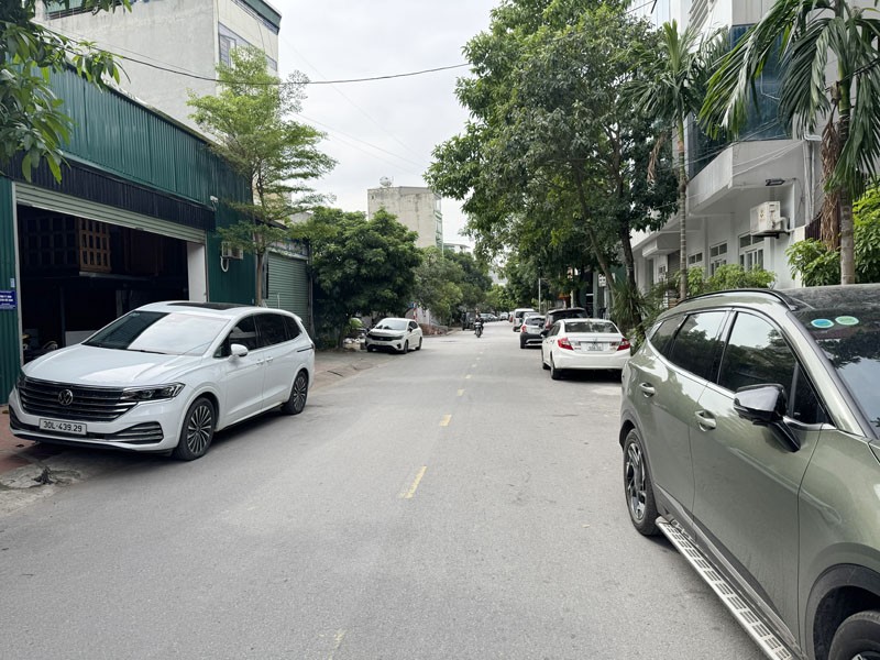 Cần bán 217m2 đất đấu giá 31ha Trâu Quỳ - Mặt Phố Chính Trung. Đường 3 ô tô tránh, phù hợp VP/CT