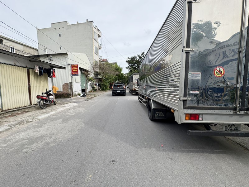 Cần bán 217m2 đất đấu giá 31ha Trâu Quỳ - Mặt Phố Chính Trung. Đường 3 ô tô tránh, phù hợp VP/CT 2