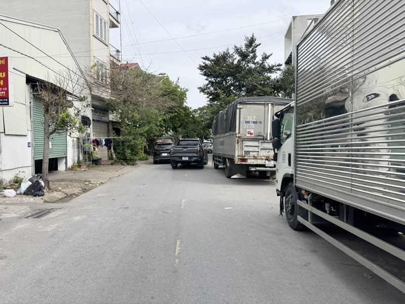Cần bán 217m2 đất đấu giá 31ha Trâu Quỳ - Mặt Phố Chính Trung. Đường 3 ô tô tránh, phù hợp VP/CT 4