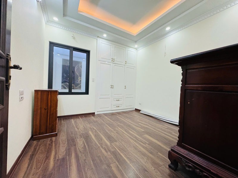 5 Tầng Mới Đẹp! Bán Nhà Phân Lô 40m2 Khu TĐC Giang Biên – Gần Công Viên, Chợ, Trường Học 2