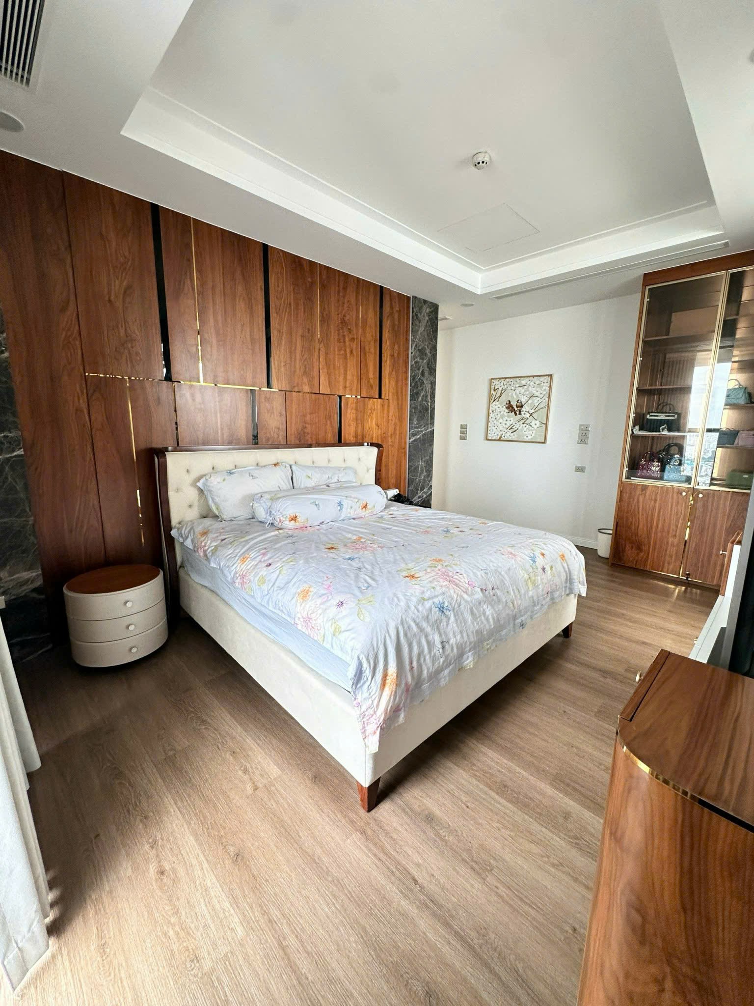 Cho thuê Căn hộ chung cư Quận 4, Hồ Chí Minh, Diện tích 350m², Giá 135 Triệu/tháng 2